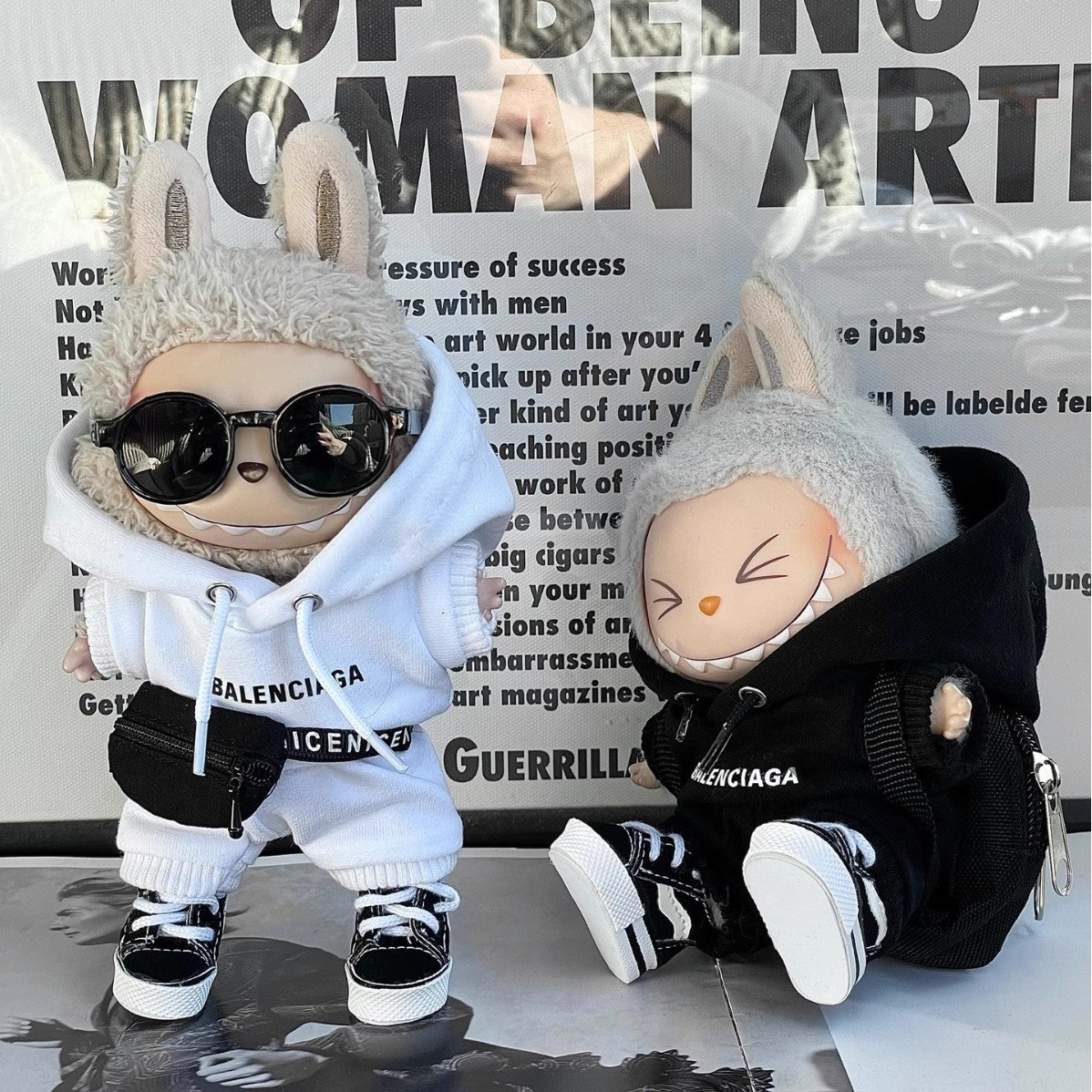 5-Piece Streetwear Outfit Set for 17cm Labubu Doll – Includes Hoodie, Shorts, Sneakers, Bag & Sunglasses – Black & White Color Options (Doll Not Included)