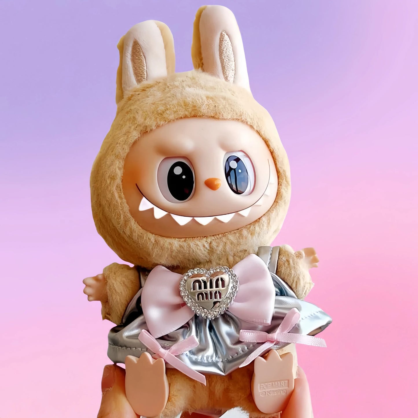 Labubu 1-Piece Princess Dress – Shiny Silver Doll Outfit for 17cm/6.69inch Plush with Bow & Heart Pendant