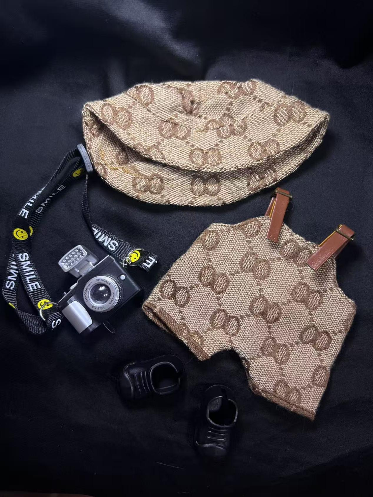 4-Piece Labubu Doll Outfit Set – Street Style Photographer Look with Fisherman Hat, Overalls and Camera Accessory | Fits 17cm/6.69inch Labubu Dolls (Doll Not Included)