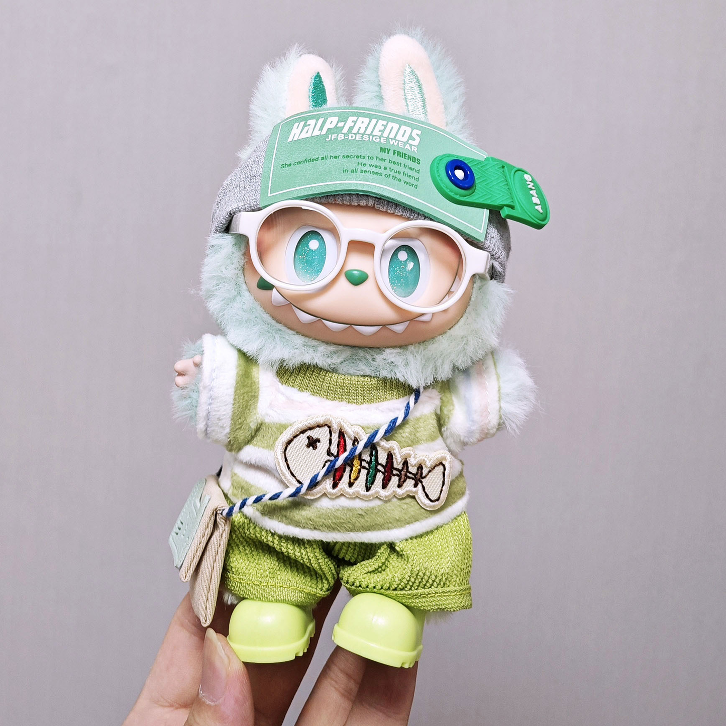 6-Piece Fishbone Style Outfit for 17cm Labubu – Headphones, Headband, Shirt, Pants, Boots, Bag & Glasses (Doll Not Included)