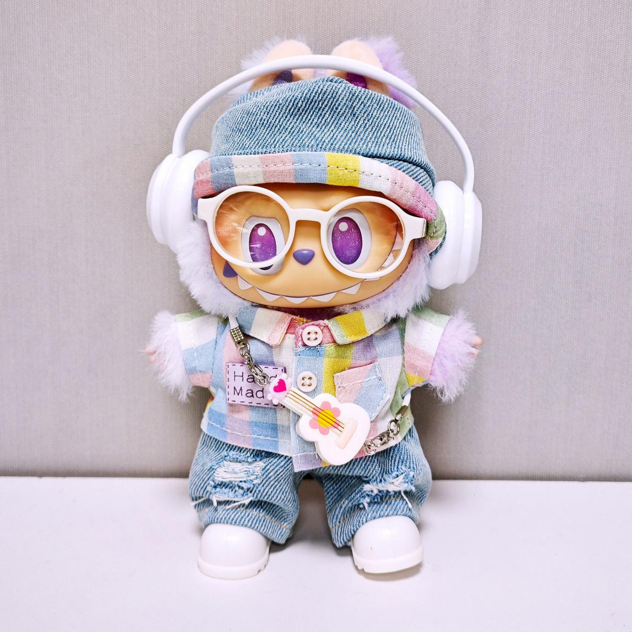 7-Piece Outfit Set for 17cm Labubu – Shirt, Hat, Denim Pants, Guitar Pendant, Shoes, Glasses & Headphones (Doll Not Included, 5 Colors Available)