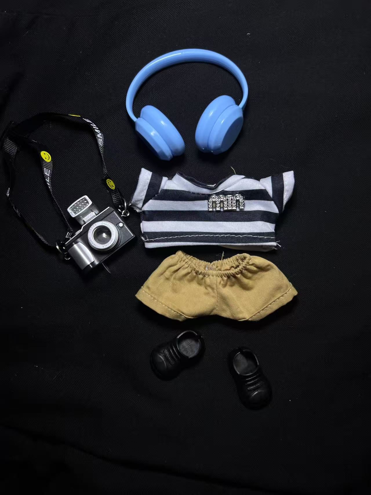 5-Piece Labubu Doll Streetwear Set – 17cm/6.69inch Outfit with Striped Sweater, Camera Bag & Accessories (Doll Not Included)