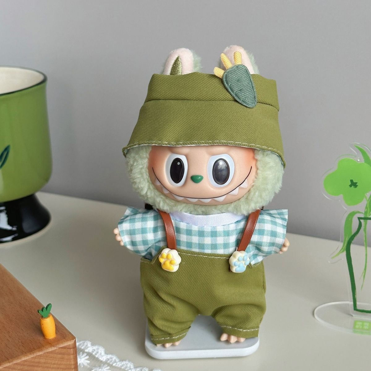 3-Piece Spring Picnic Outfit for 17cm/6.69inch labubu Doll – Green Overalls + Gingham Shirt + Hat | Cute Travel Style Set (Doll Not Included)