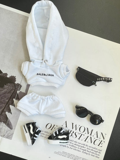 5-Piece Streetwear Outfit Set for 17cm Labubu Doll – Includes Hoodie, Shorts, Sneakers, Bag & Sunglasses – Black & White Color Options (Doll Not Included)