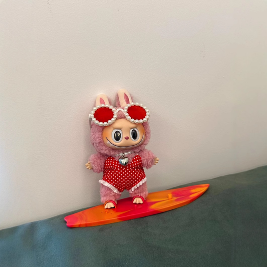 Labubu 4-Piece Beach Set (Doll Not Included) – Surf Style Outfit with Pearl Glasses, Necklace & Surfboard for 17cm/6.69inch Dolls (Red/Blue)