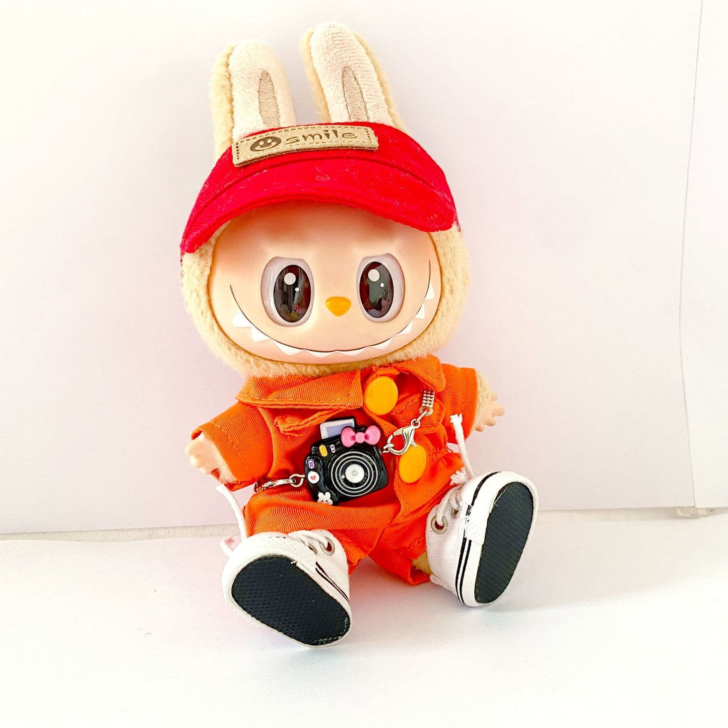 Labubu 4-Piece Travel Style Set – Colorful Outfit with Hat, Jumpsuit, Camera Bag & Shoes for 17cm/6.69inch Dolls